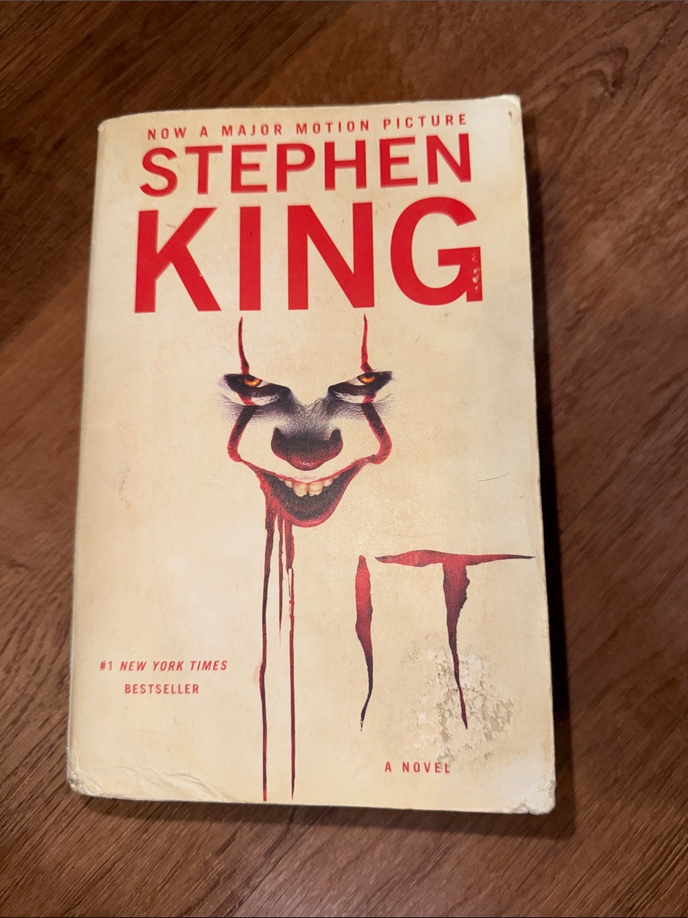 IT Paperback - Cream and Red Cover